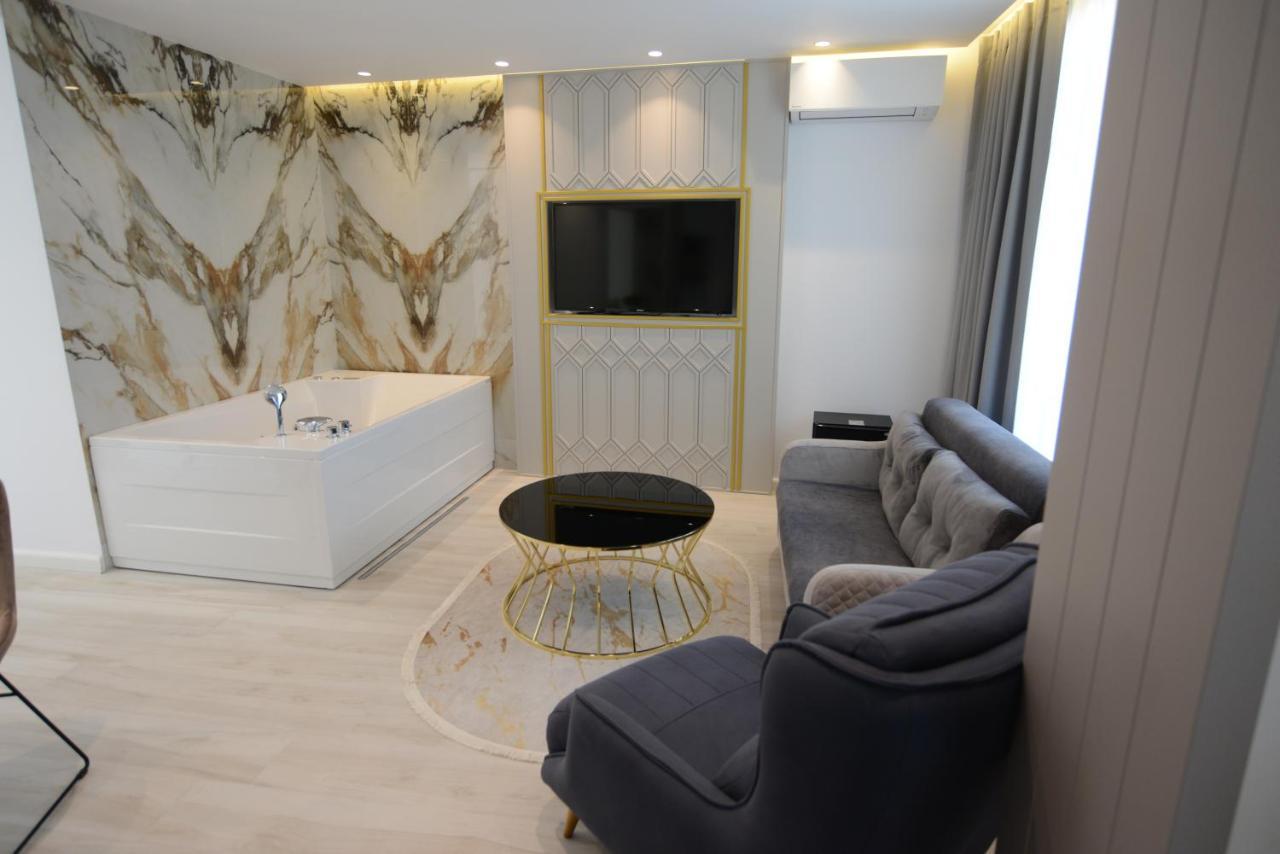 Ebbi Hotel Dhërmi 외부 사진
