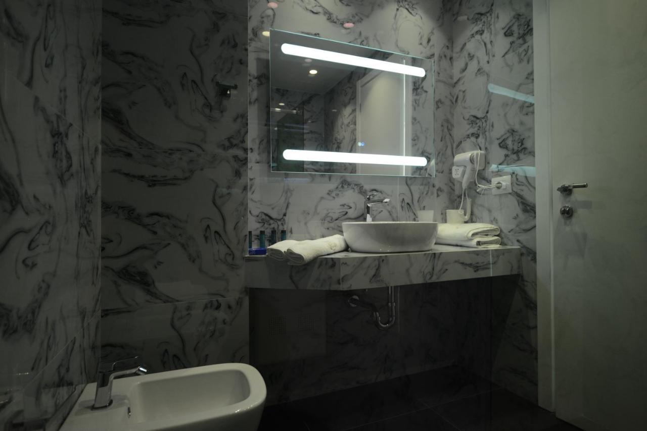 Ebbi Hotel Dhërmi 외부 사진