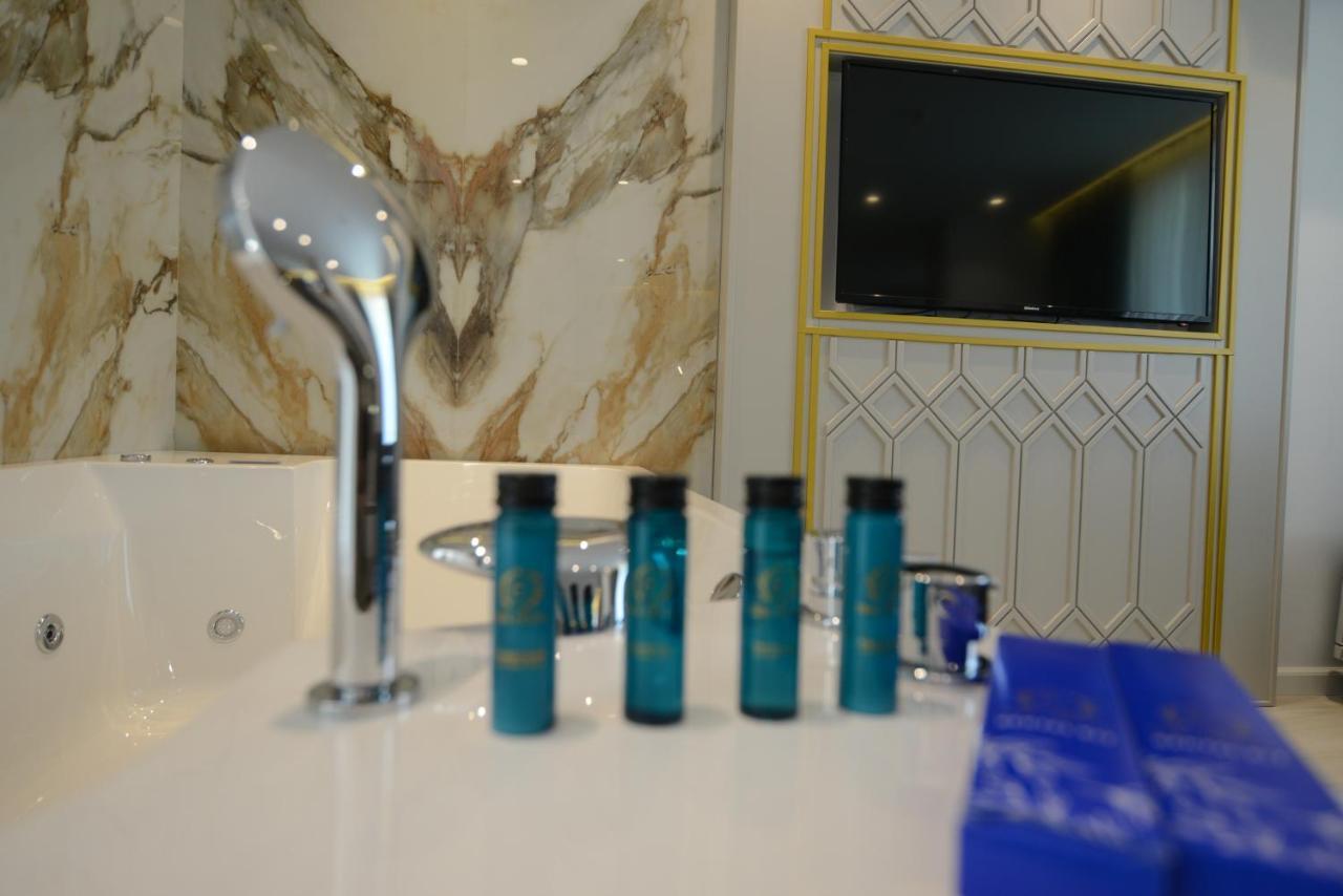 Ebbi Hotel Dhërmi 외부 사진