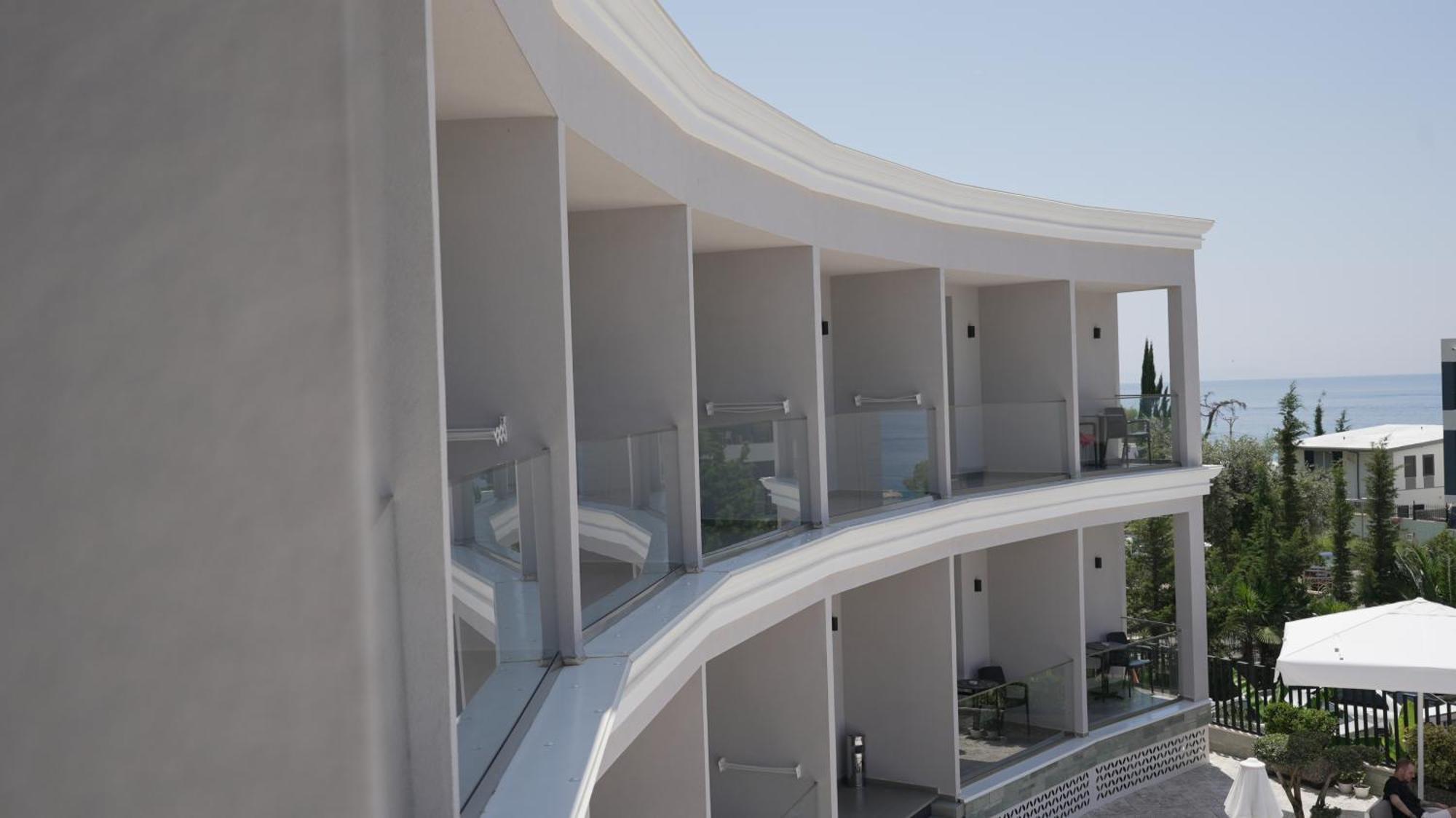 Ebbi Hotel Dhërmi 외부 사진